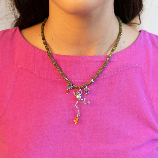 Frog in Love Necklace | Fun and Charming Style