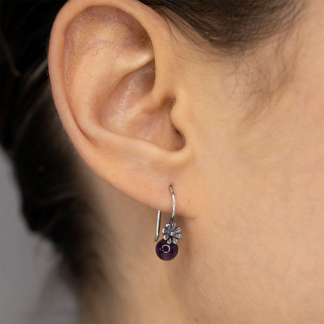 Aretes Florecilla | Joyería Delicada y Encantadora