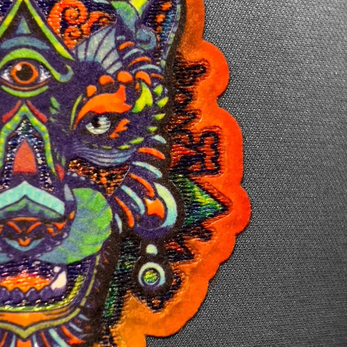 Gorra Ixbalanque Lisa Carbón | Estilo Sobrio y Cultural