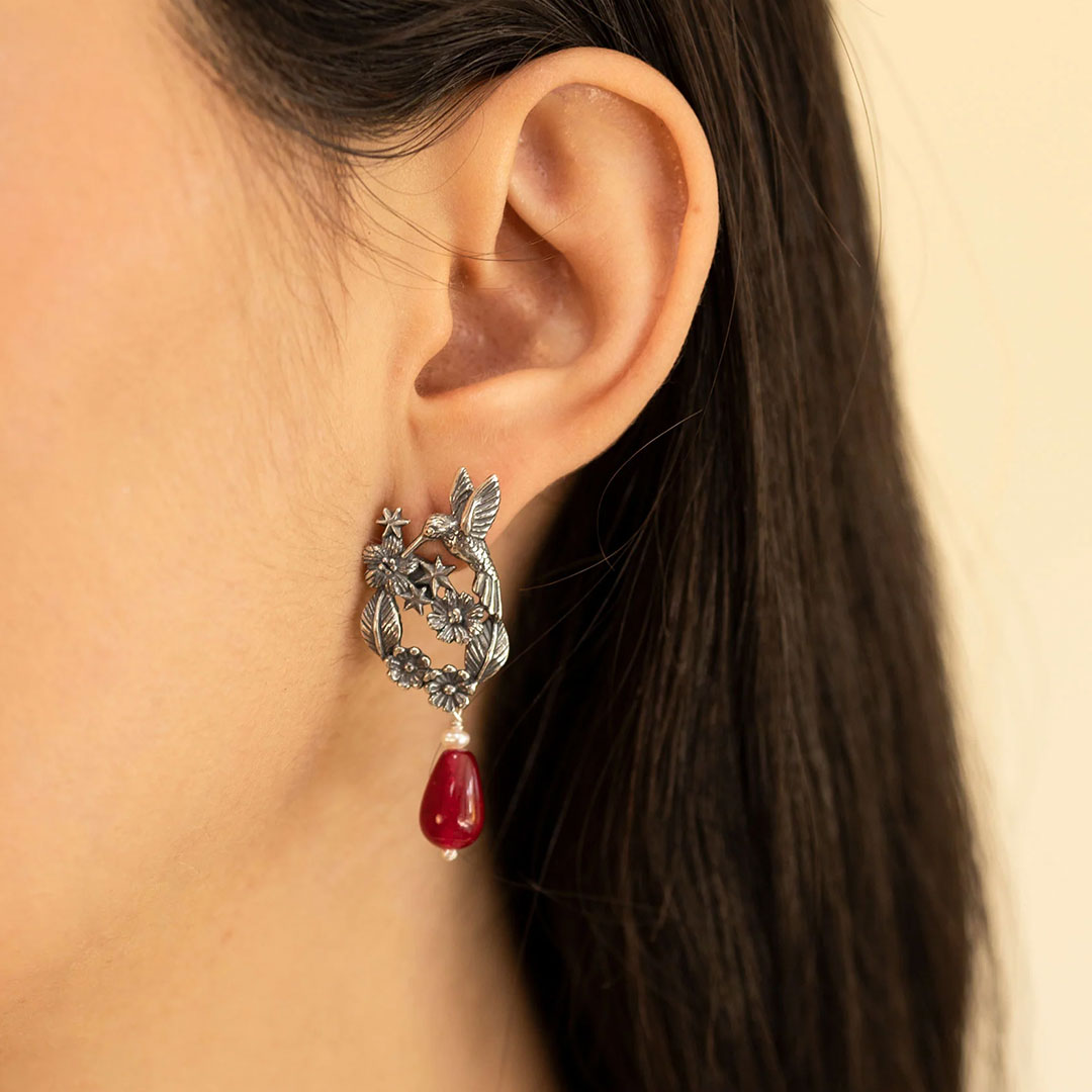 Joyería Aretes clásicos de colibrí con flores y estrellas